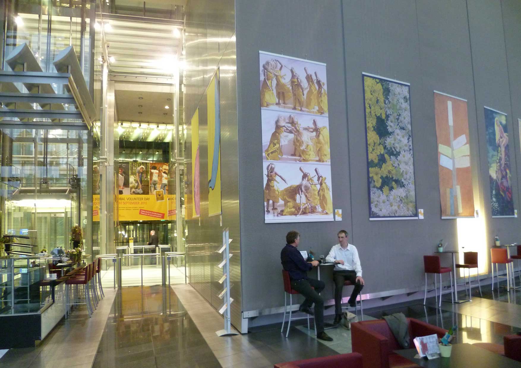 FJK-Ausstellung im Posttower Bonn 1.Bild v.links: Kim Kluge "Neid"